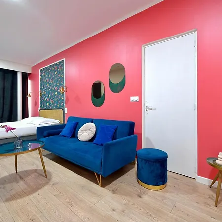 Cosy Street Level For 3